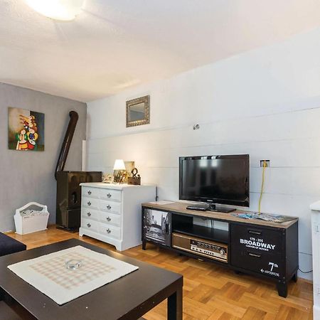 Amazing Apartment In Novi Vinodolski With Wifi Екстер'єр фото