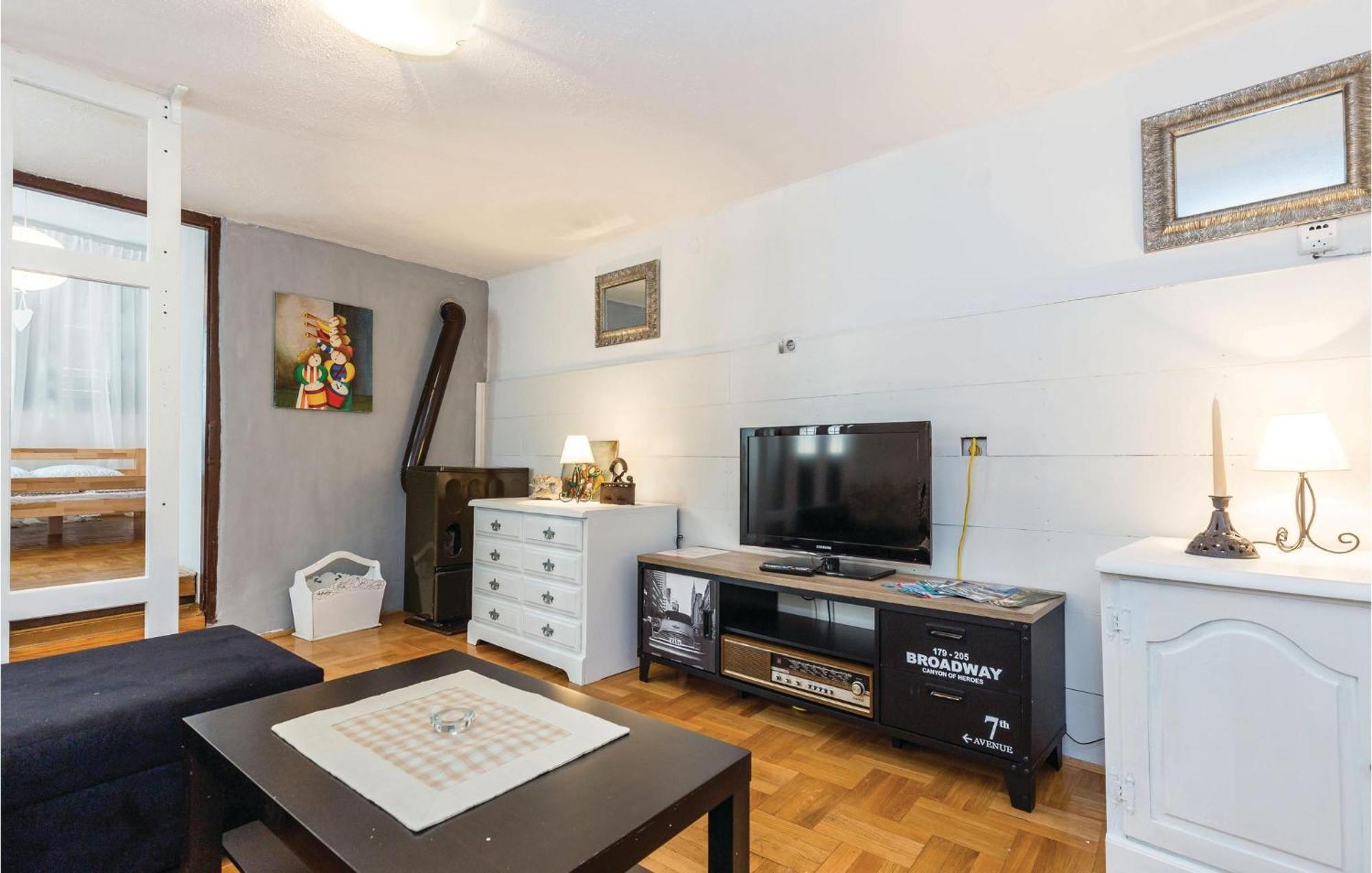 Amazing Apartment In Novi Vinodolski With Wifi Екстер'єр фото