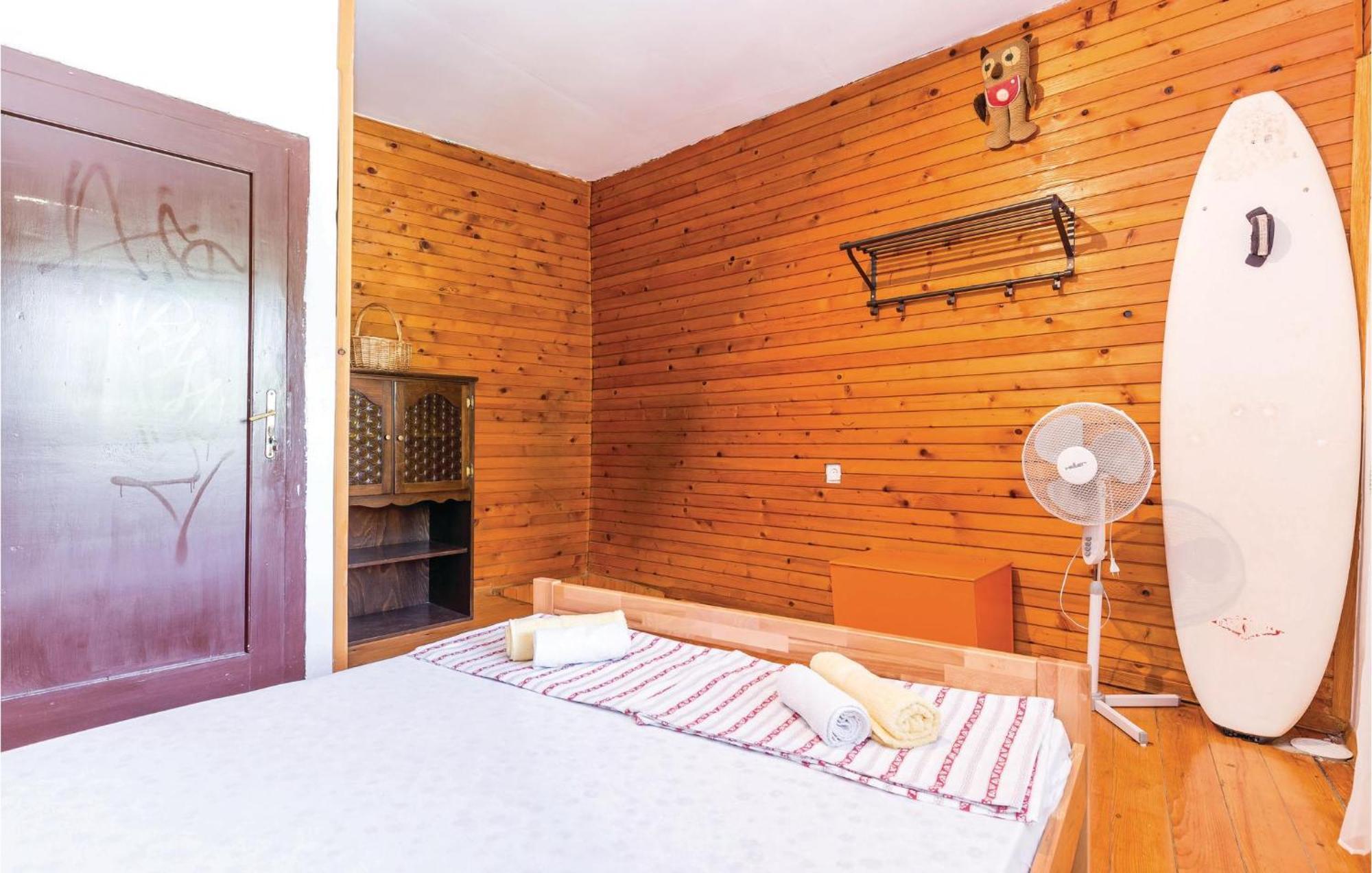Amazing Apartment In Novi Vinodolski With Wifi Екстер'єр фото