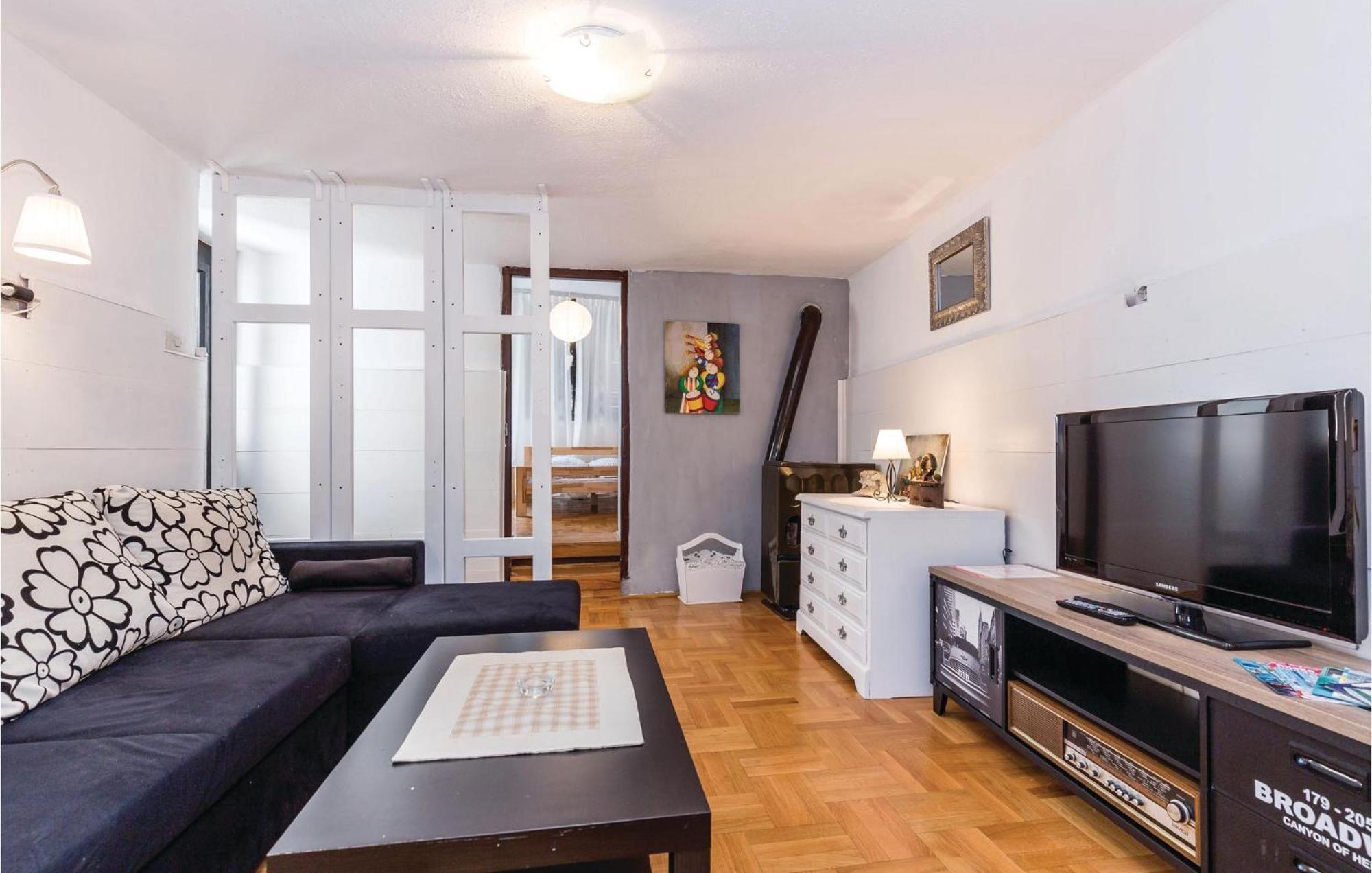 Amazing Apartment In Novi Vinodolski With Wifi Екстер'єр фото