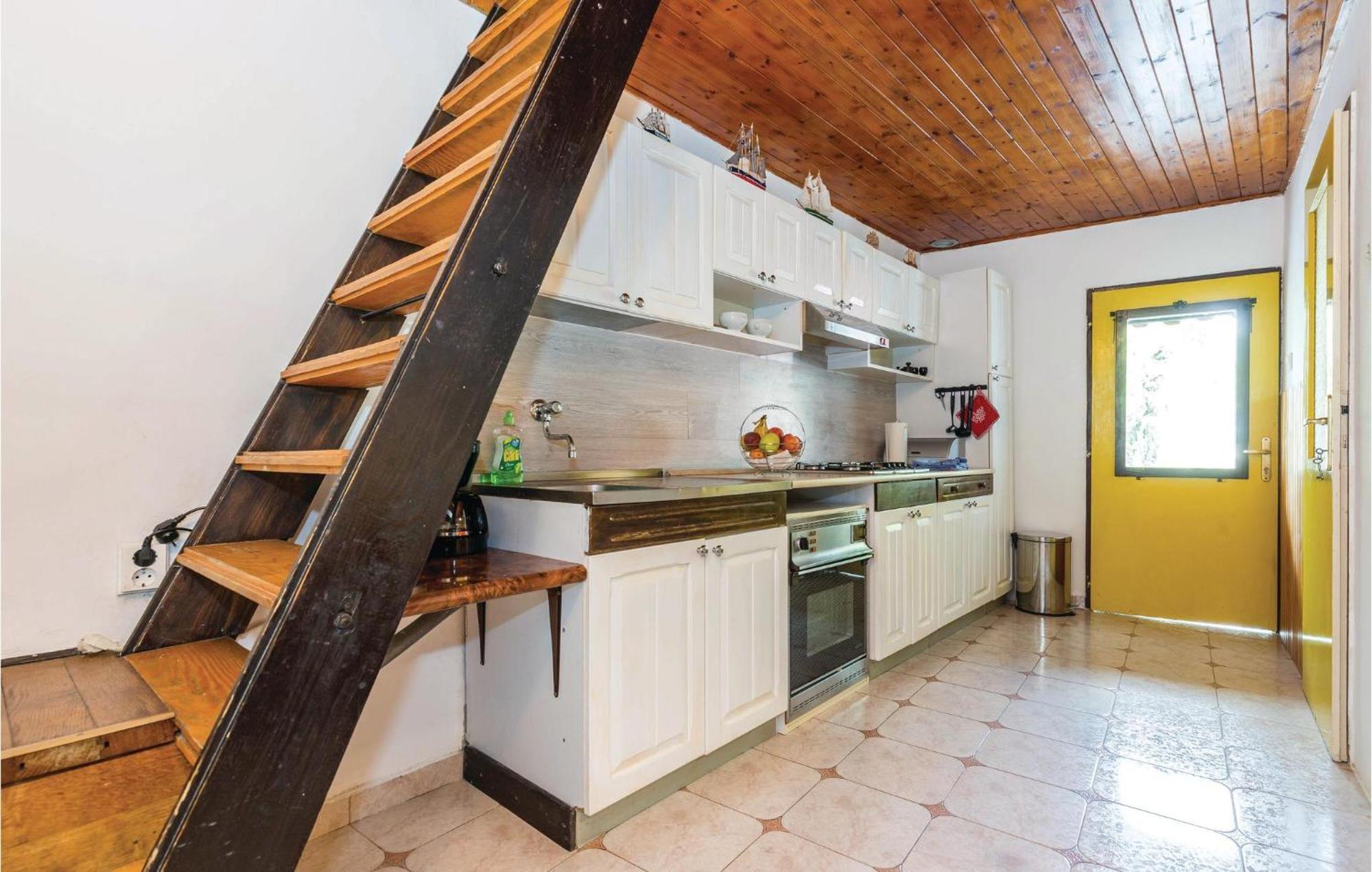 Amazing Apartment In Novi Vinodolski With Wifi Екстер'єр фото