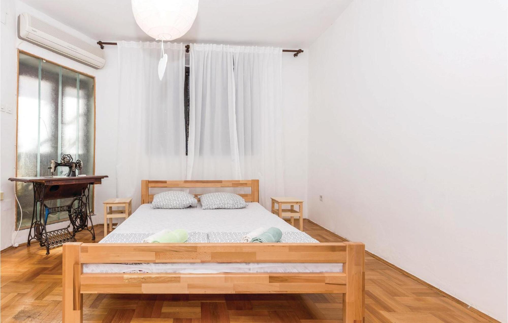 Amazing Apartment In Novi Vinodolski With Wifi Екстер'єр фото
